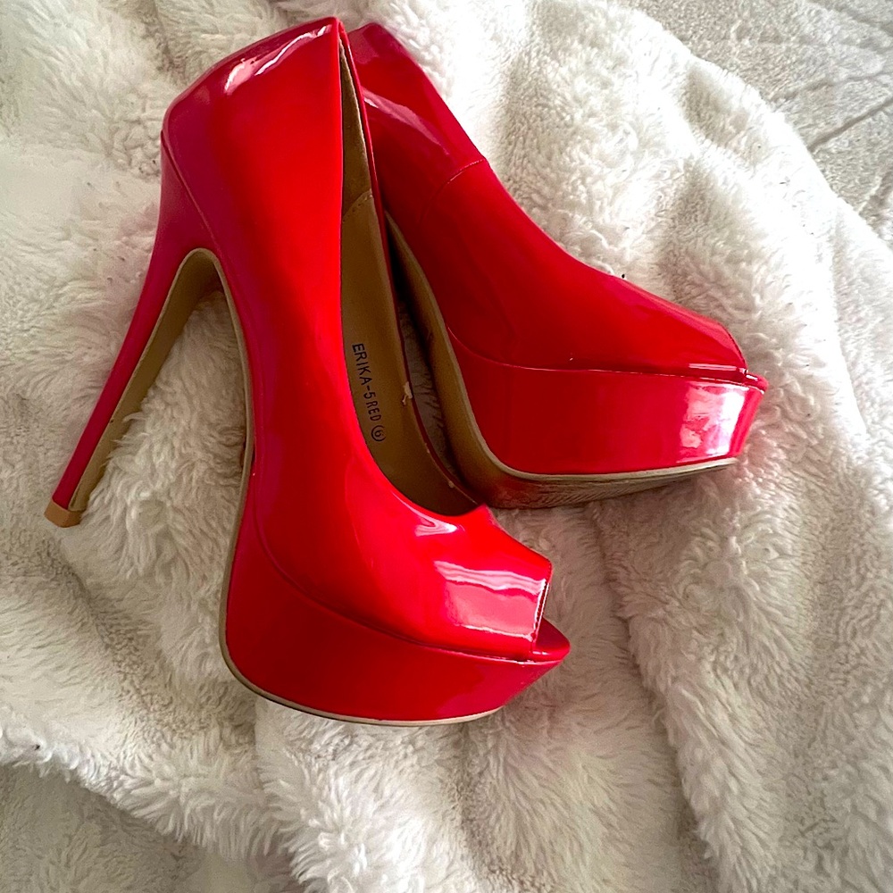 Super sexy platform stilettos 👠